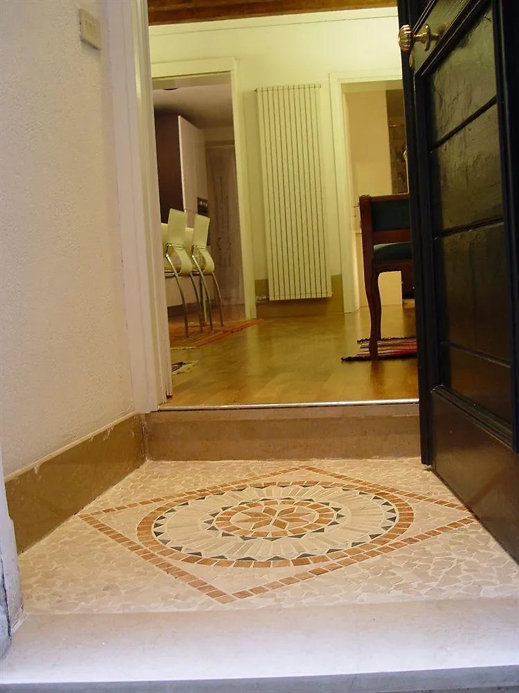 Sunny Venice Apartment