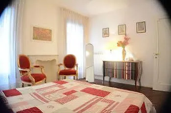 Sunny Venice Apartment
