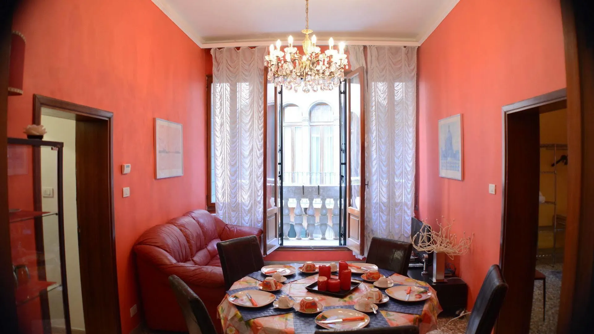 Sunny Venice Apartment