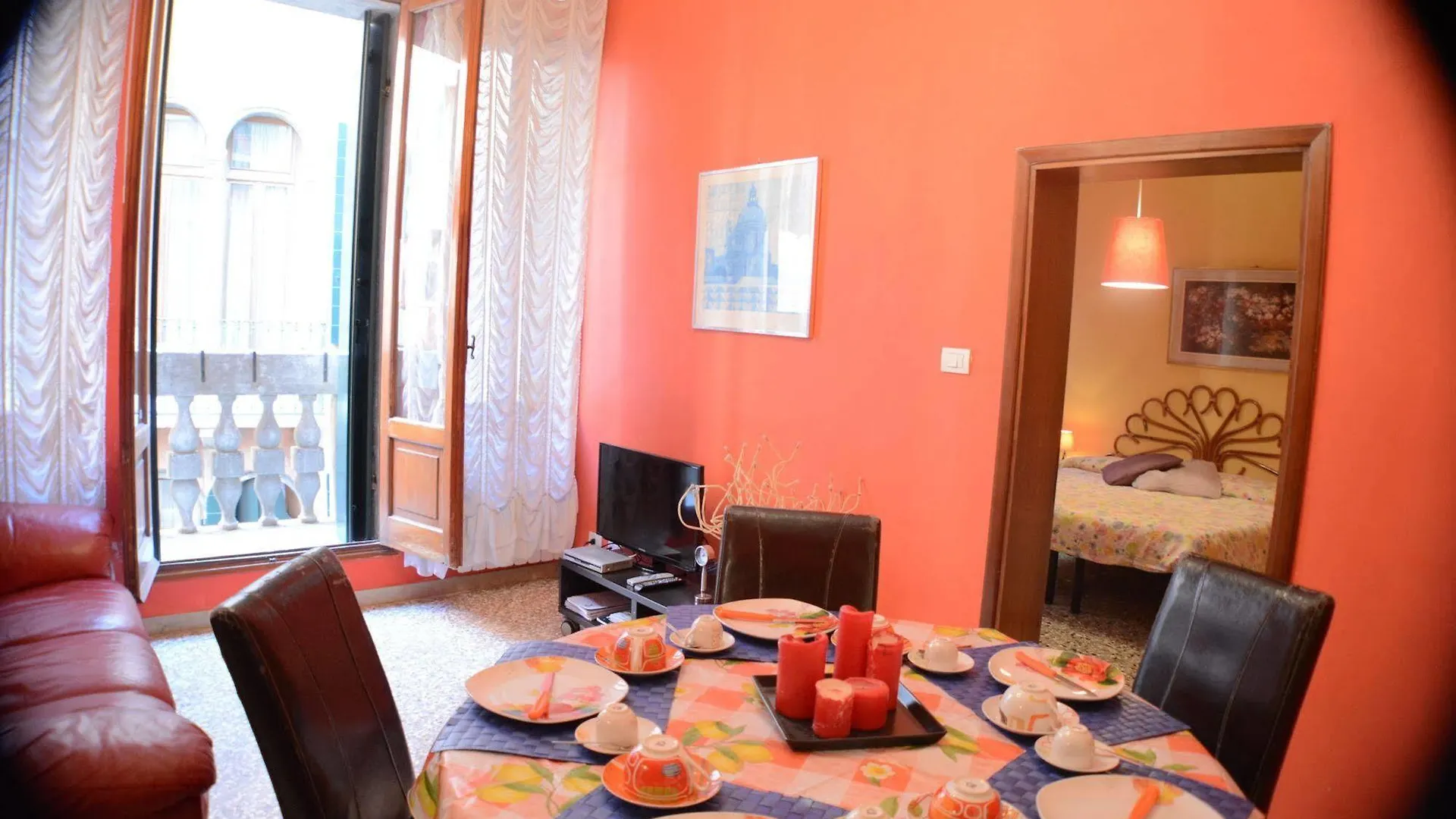 Sunny Venice Apartment