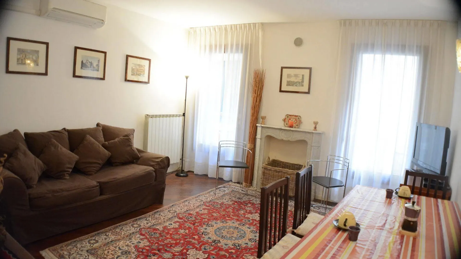 Sunny Venice Apartment 0*,